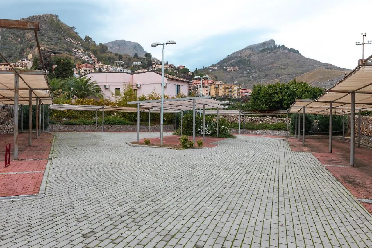 Amuni Taormina Apartment 0*,